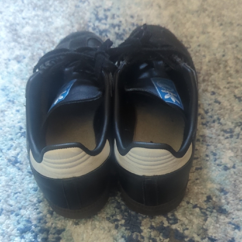 🌸 Absolutely Final Drop🌸 Adidas Kids Black and White Sambas - Picture 2 of 10
